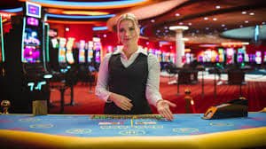 Pengguna membuka f1s Bingo Jackpot di ponsel